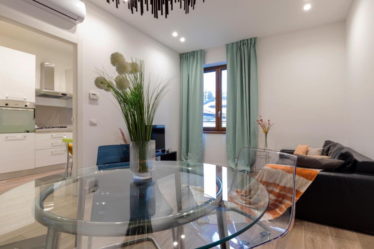 Appartamento La Casa Di Nina - Meda Esterno foto